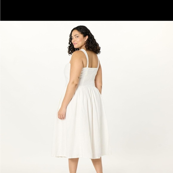 The drop balu feminine shaped White Midi Dress - Picture 7 of 10